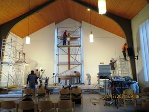 Baueinsatz in der Friedenskirche: Saal neu gestrichen (04.12.2021, © Foto: Claudia Burst)